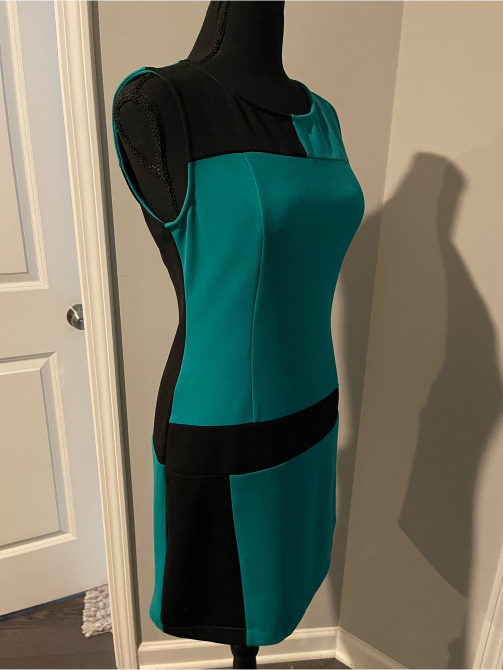Sleeveless Teal and Black Sheath Dress - Brand Unspecified